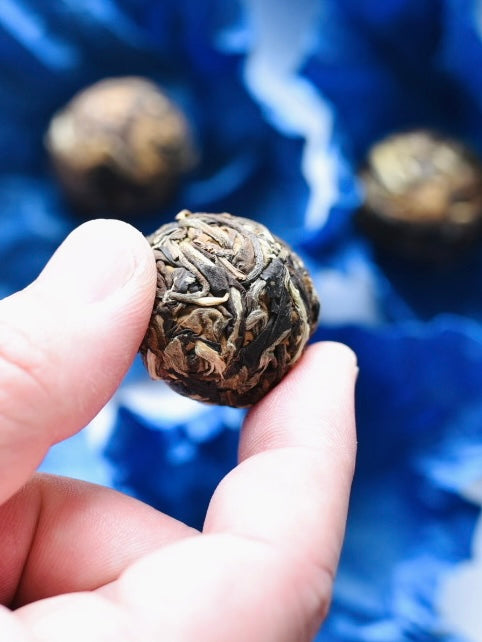 2018 Yiwu TongQingHe White Tea Dragon Pearls