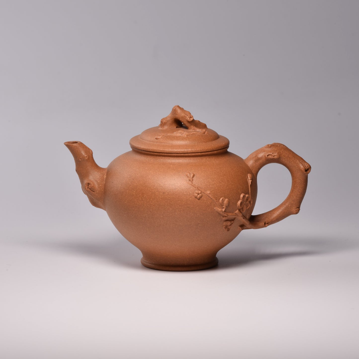 Heralding Spring "Bao Chun" (报春) Golden Duanni Yixing Teapot