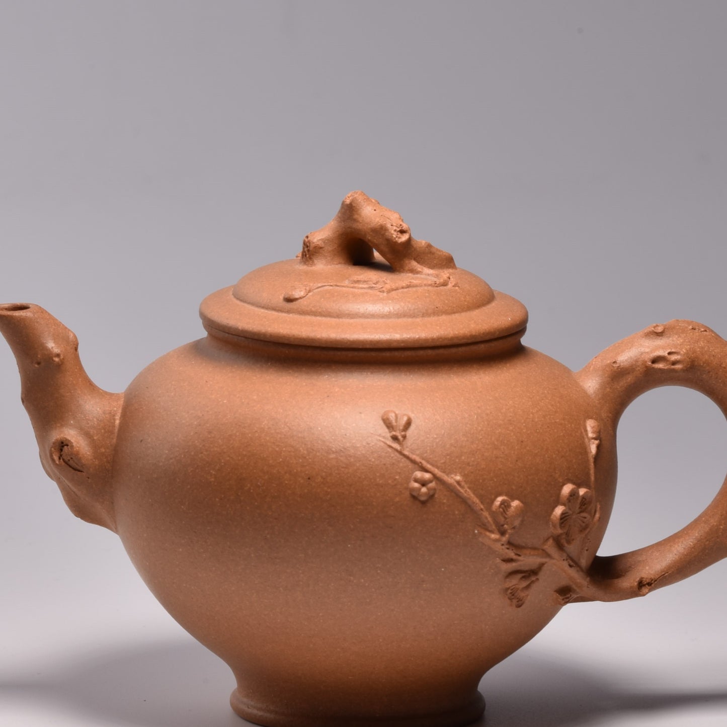 Heralding Spring "Bao Chun" (报春) Golden Duanni Yixing Teapot