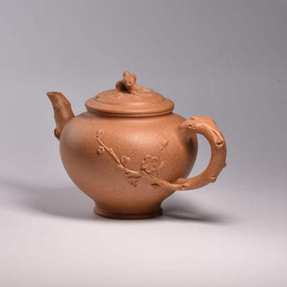 Heralding Spring "Bao Chun" (报春) Golden Duanni Yixing Teapot