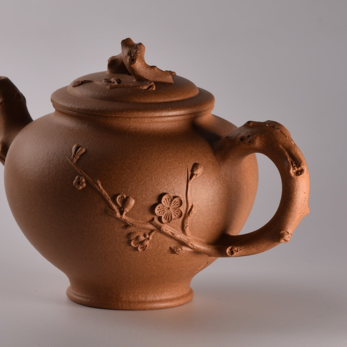 Heralding Spring "Bao Chun" (报春) Golden Duanni Yixing Teapot