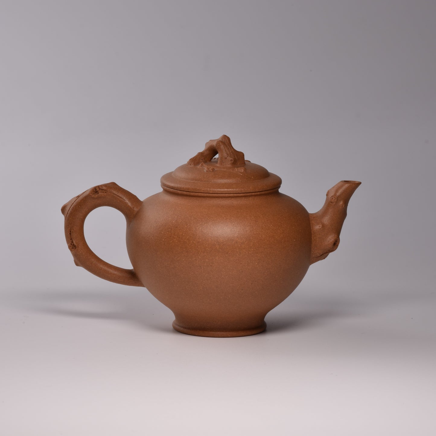 Heralding Spring "Bao Chun" (报春) Golden Duanni Yixing Teapot