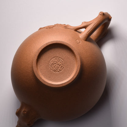 Heralding Spring "Bao Chun" (报春) Golden Duanni Yixing Teapot