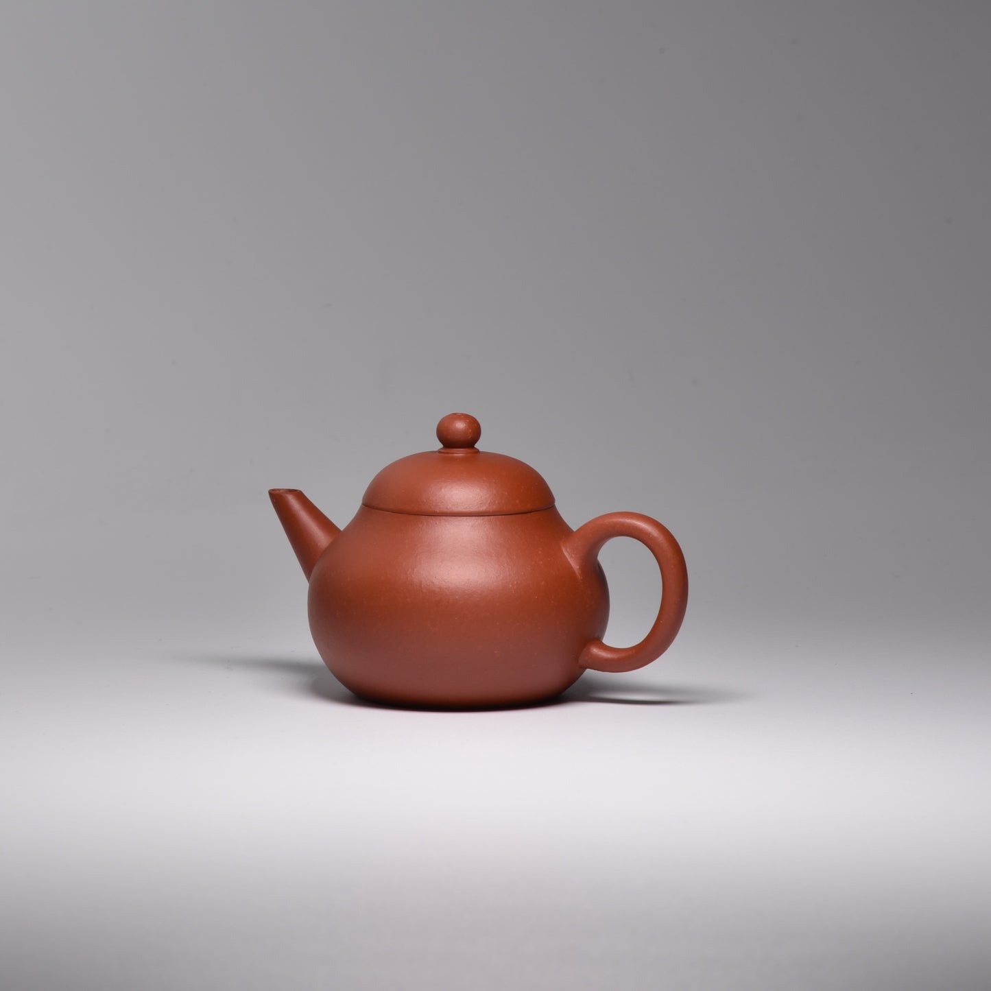 Small Pear Shui Ping (小梨形水平) Zhuni Yixing Teapot