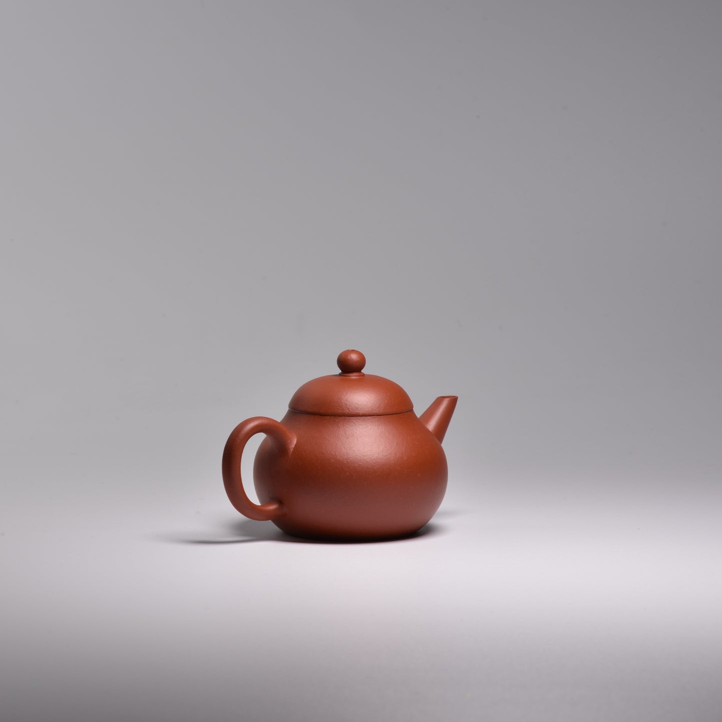 Small Pear Shui Ping (小梨形水平) Zhuni Yixing Teapot