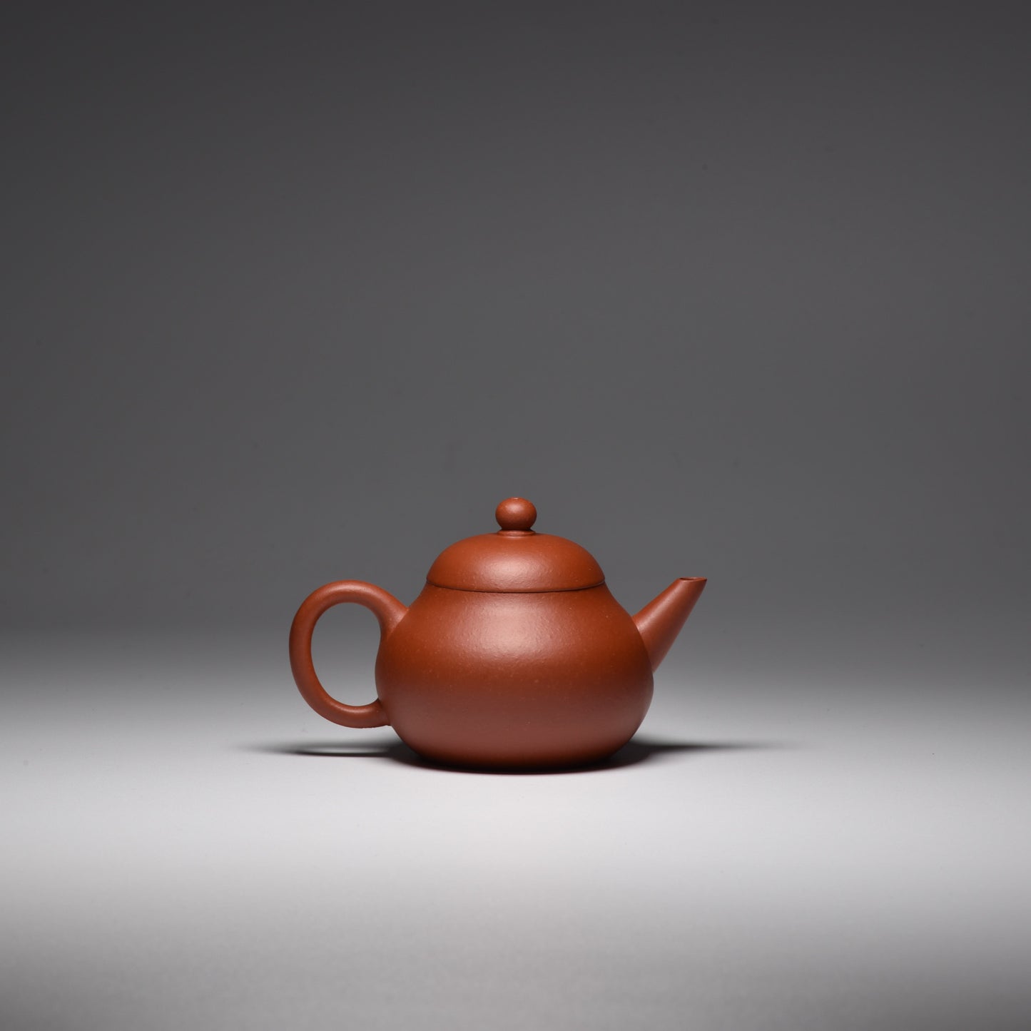Small Pear Shui Ping (小梨形水平) Zhuni Yixing Teapot