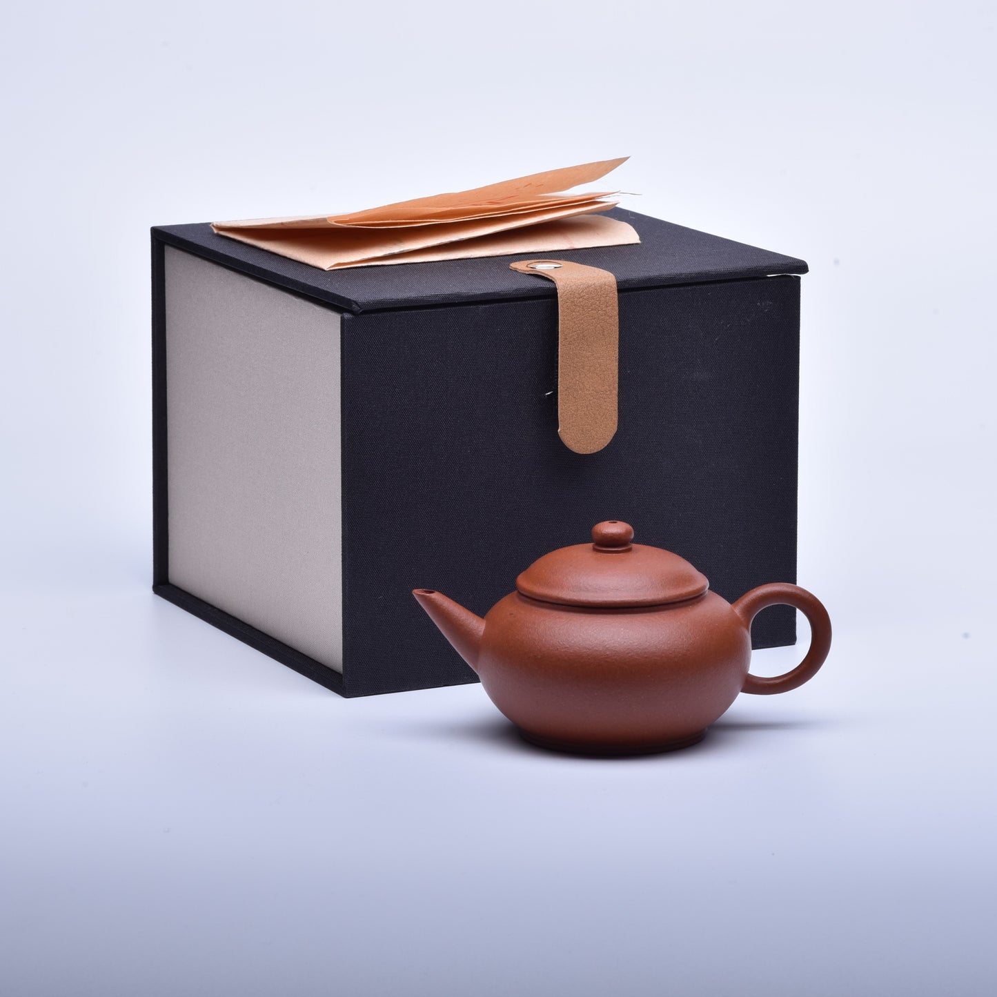 Shui Ping (水平) HONGNI Yixing Teapot #5022