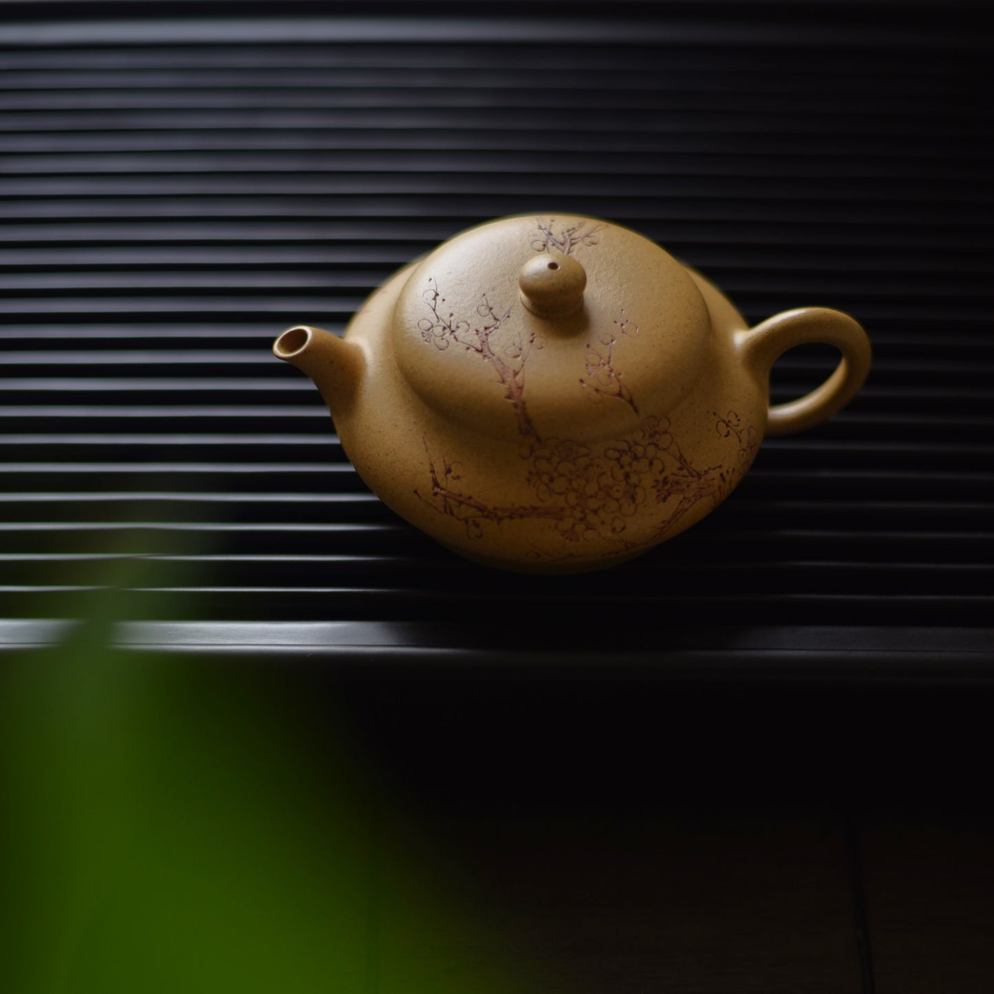 Plum Blossom Breeze (梅风•沁心) Golden Duan Ni Yixing Teapot