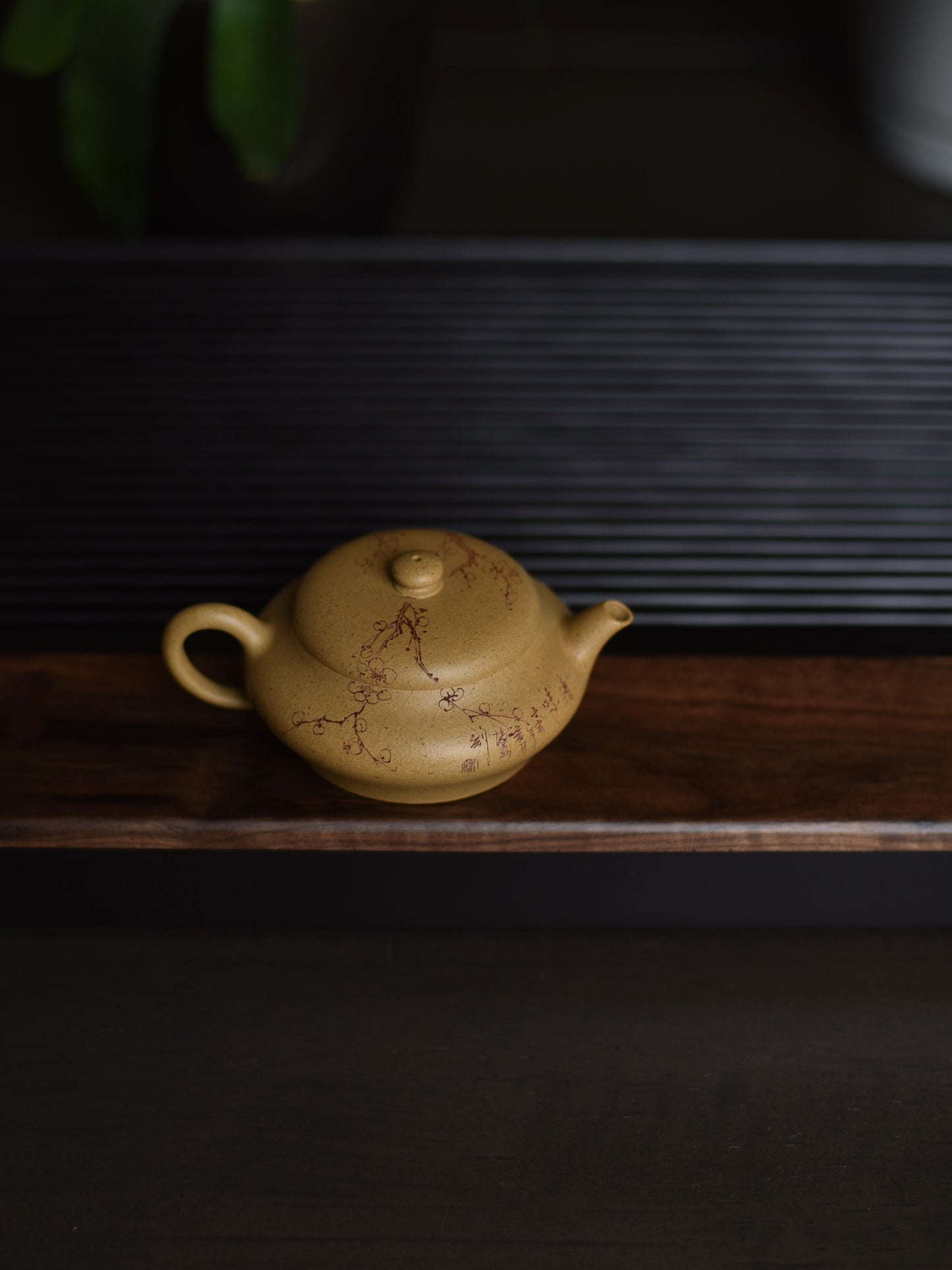 Plum Blossom Breeze (梅风•沁心) Golden Duan Ni Yixing Teapot