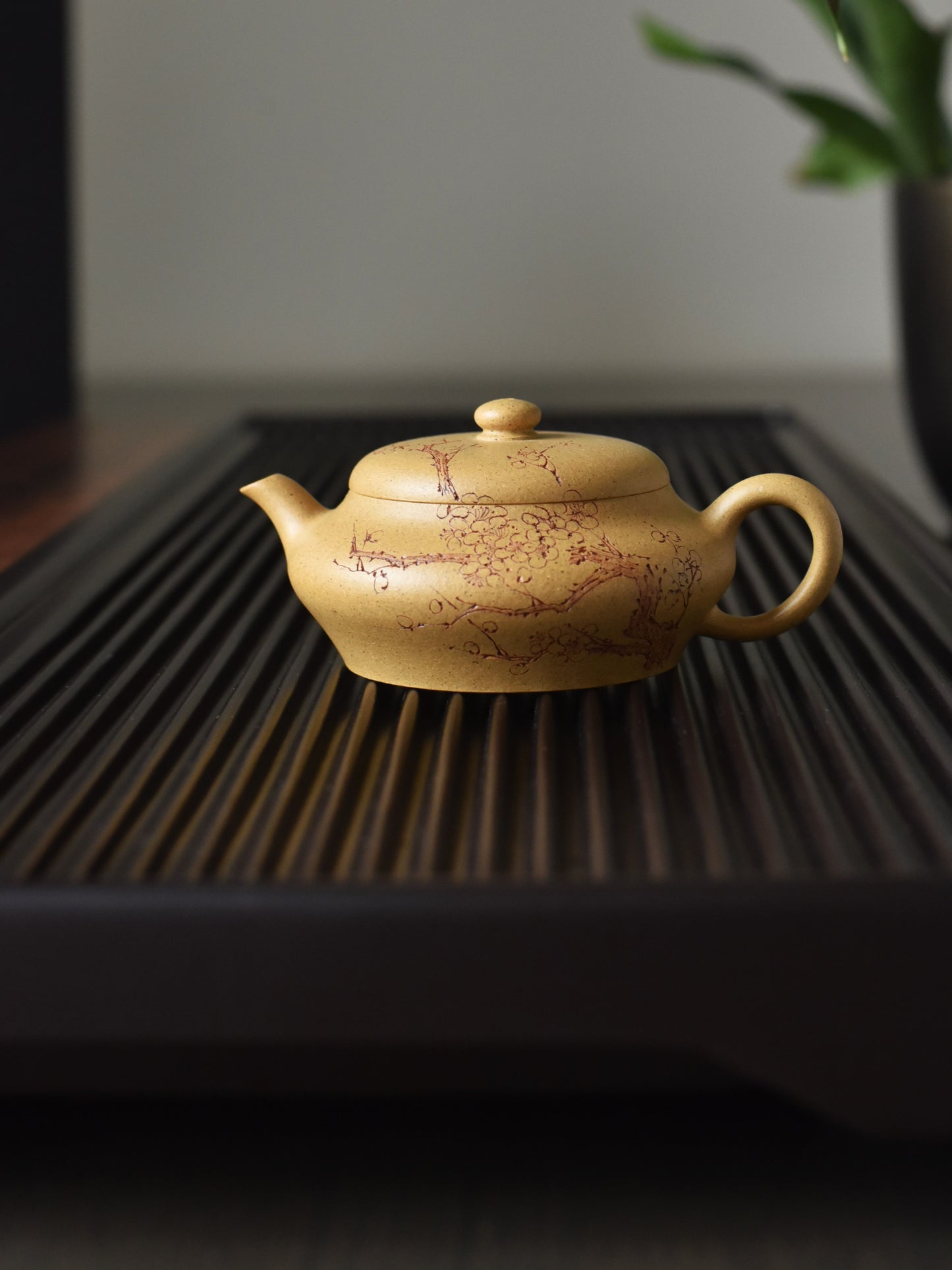 Plum Blossom Breeze (梅风•沁心) Golden Duan Ni Yixing Teapot