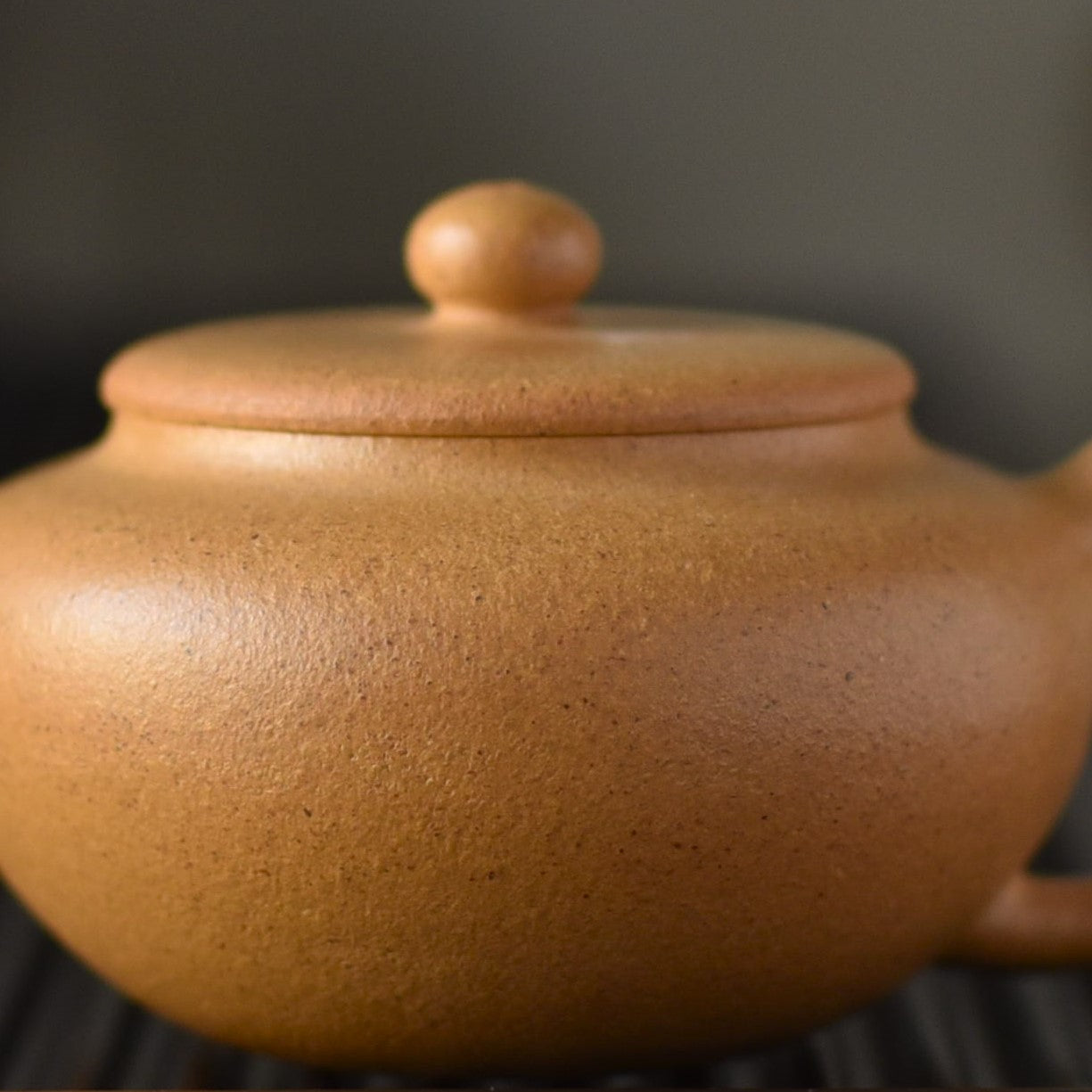 Ji Yu (集玉) Golden Duan Ni Yixing Teapot