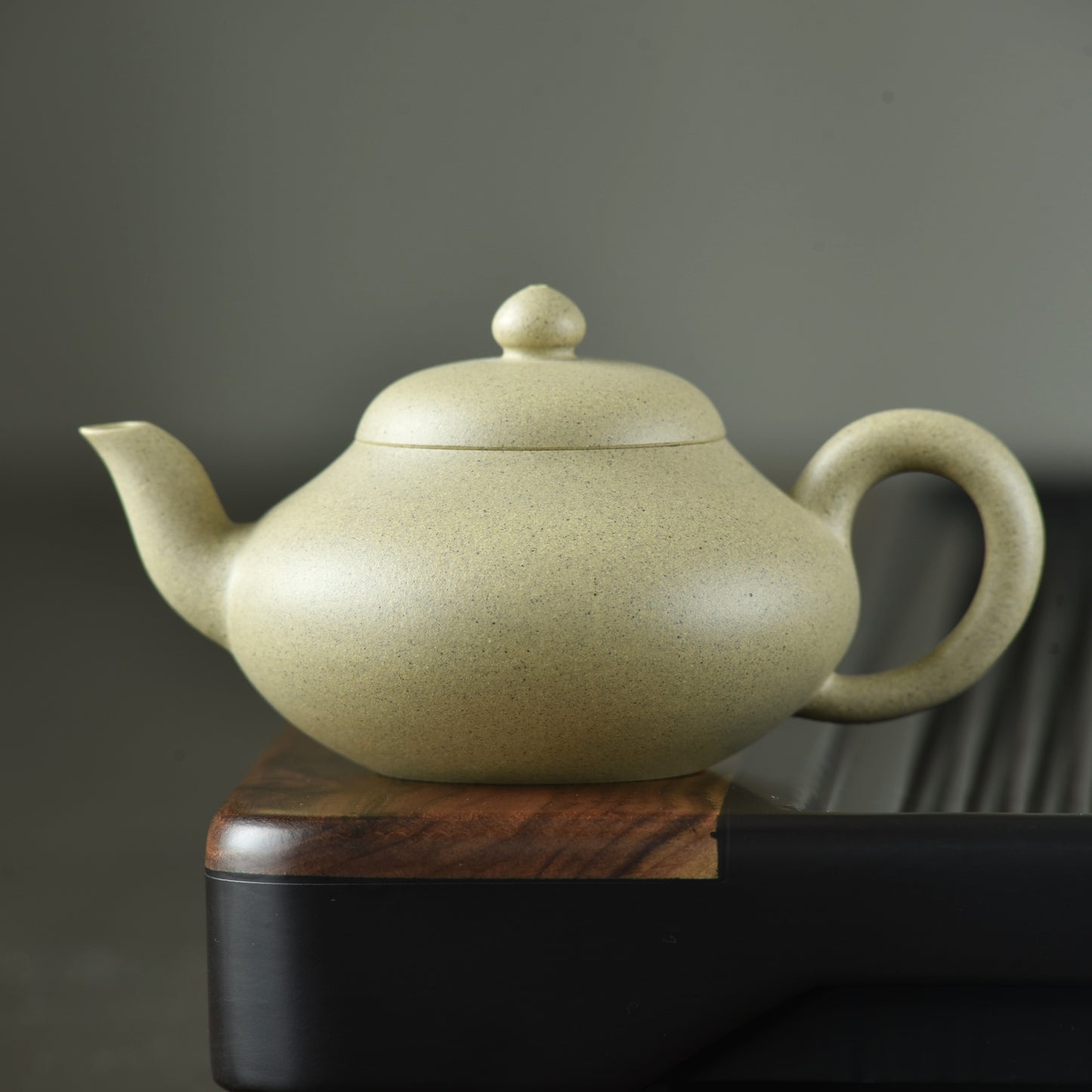 Autumn Floods (秋水) Ben Shan Lv Ni Yixing Teapot